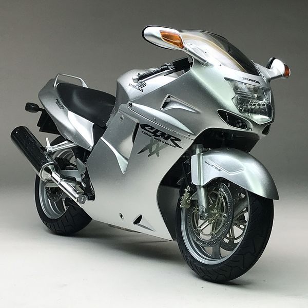 mô hình xe đua Honda CBR1100XX Super Blackbird 1-12 Tamiya 14070 chất lượng cao