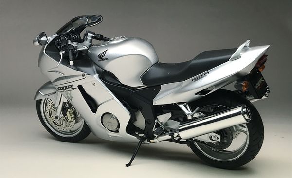 đánh giá mô hình Honda CBR1100XX Super Blackbird 1-12 Tamiya 14070 đẹp nhất
