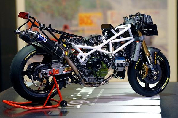 mô hình xe đua Ducati 888 Superbike Racer 1-12 Tamiya 14063 chất lượng cao
