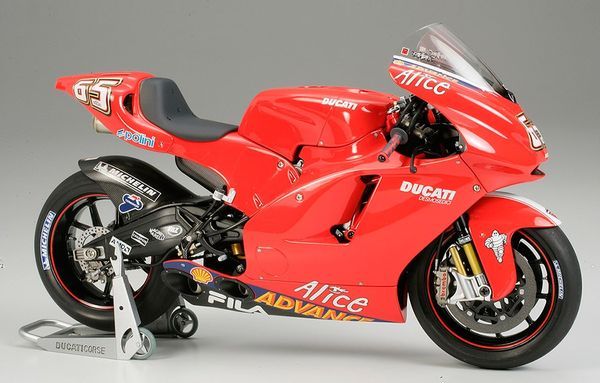 review mô hình xe Ducati Desmosedici 1/12 Tamiya 14101