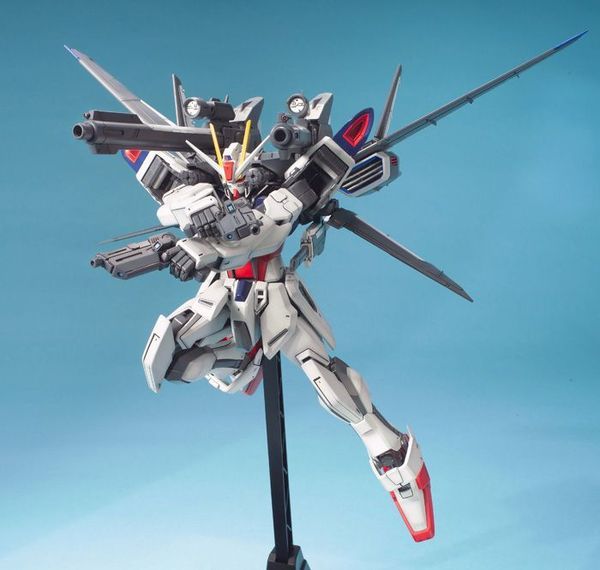 review Strike Gundam E + IWSP Lukas O'Donnell Custom MG