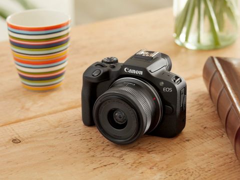 Đánh giá máy ảnh Canon R100