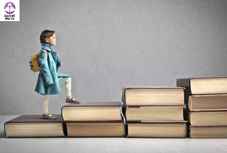 VÌ SAO PHỤ HUYNH NÊN DÀNH THỜI GIAN ĐỌC SÁCH CÙNG CON?