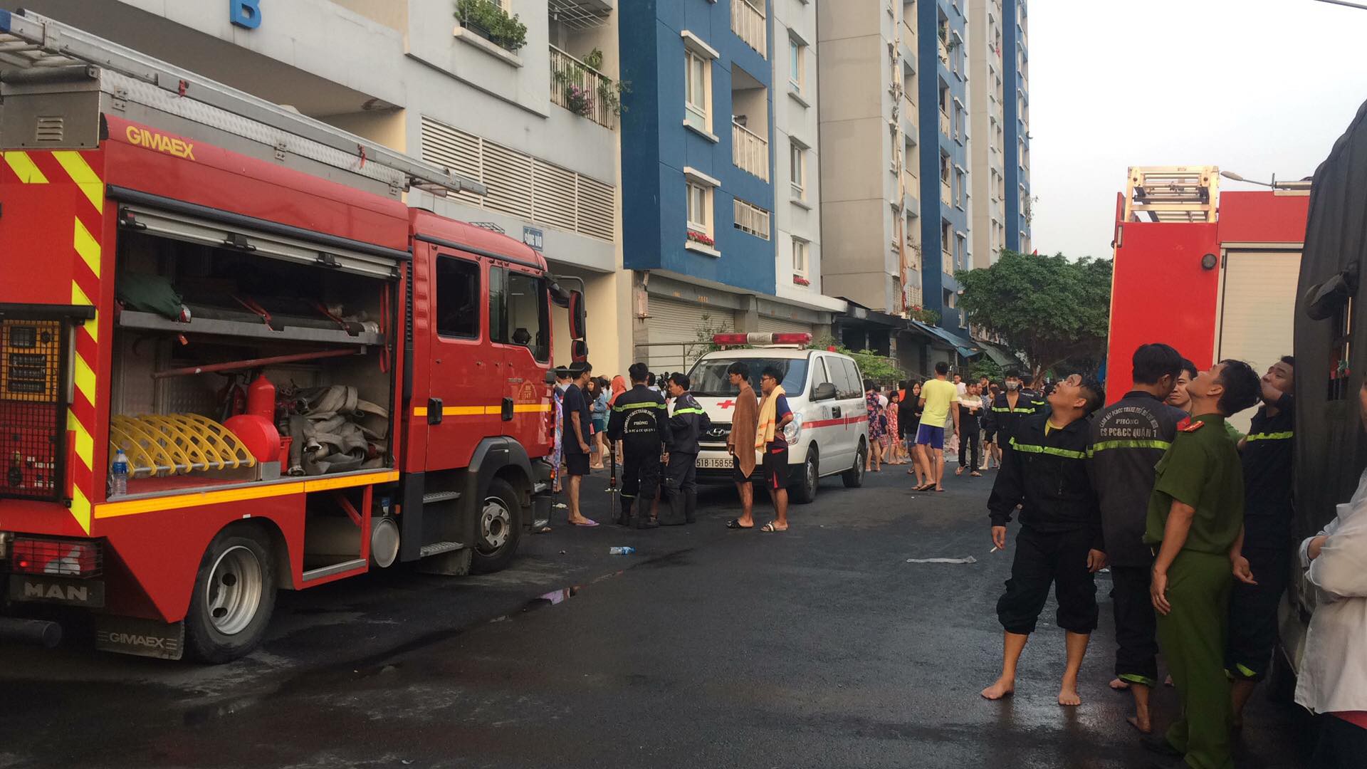 Hiện trường đầy ám ảnh vụ cháy khiến ít nhất 13 người tử vong tại chung cư Carina Plaza ở Sài Gòn
