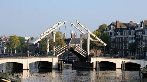 Magere Brug cây cầu lãng mạn nhất Amsterdam, Hà Lan