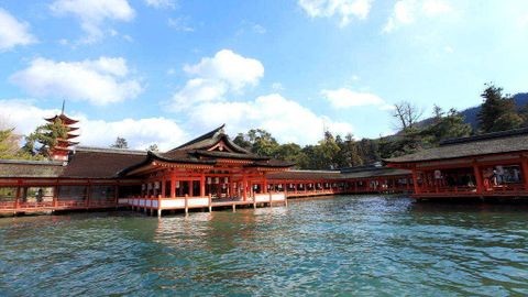 Đền nổi Itsukushima, Hiroshima, Nhật Bản