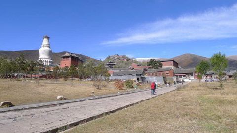 Ngũ Đài Sơn (Sơn Tây), nơi có nhiều chùa chiền, tu viện quan trọng nhất Trung Quốc