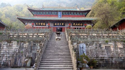 Núi Võ Đang (Hồ Bắc), một trong những cái nôi võ thuật Trung Hoa