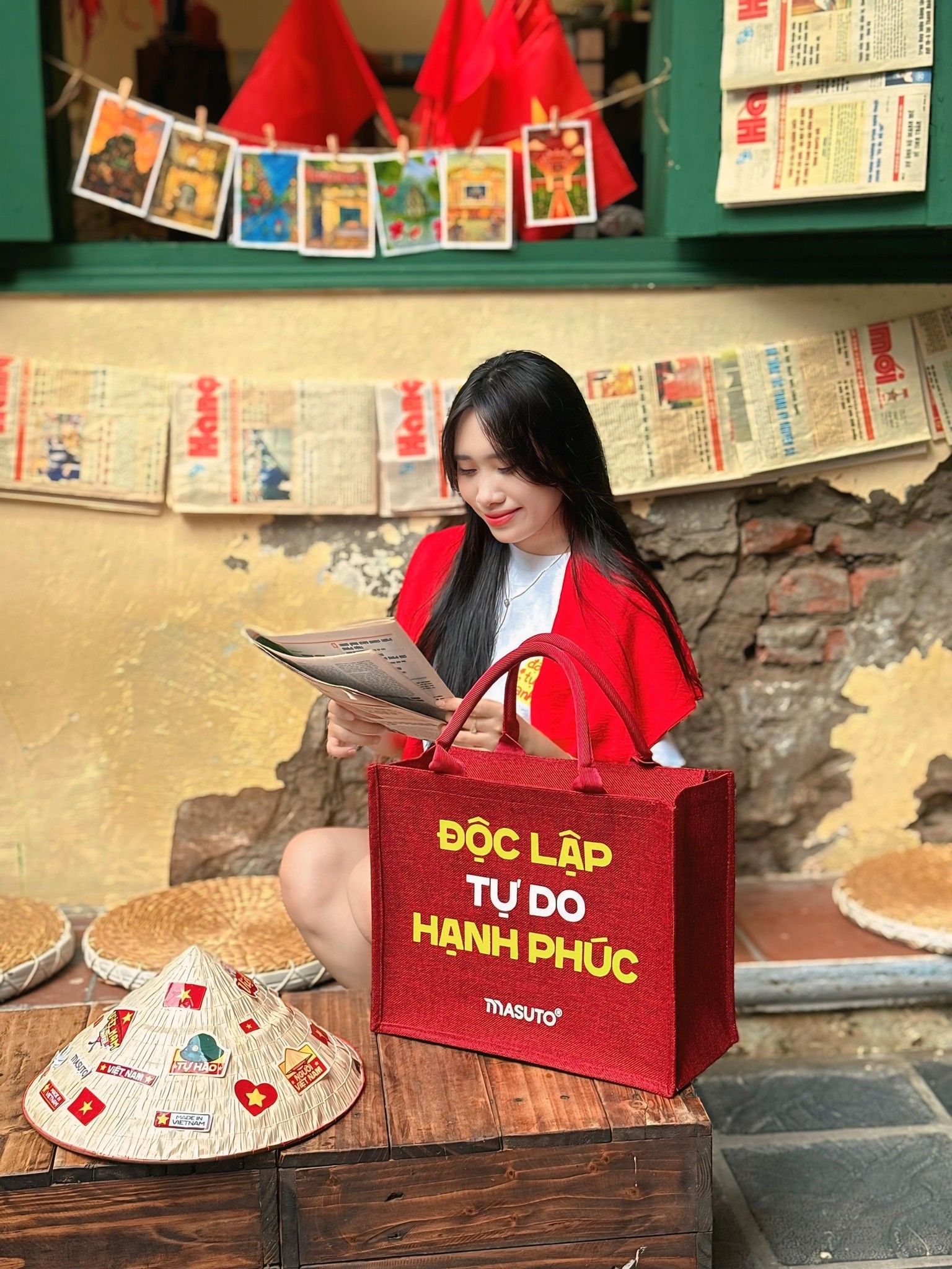 Túi xách linen Tôi yêu Việt Nam, họa tiết cờ đỏ sao vàng, chất liệu thân thiện môi trường