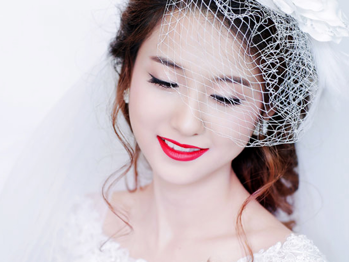 Bí Quyết Giúp Cô Dâu Sở Hữu Đôi Môi Căng Mọng Cho Ngày Cưới