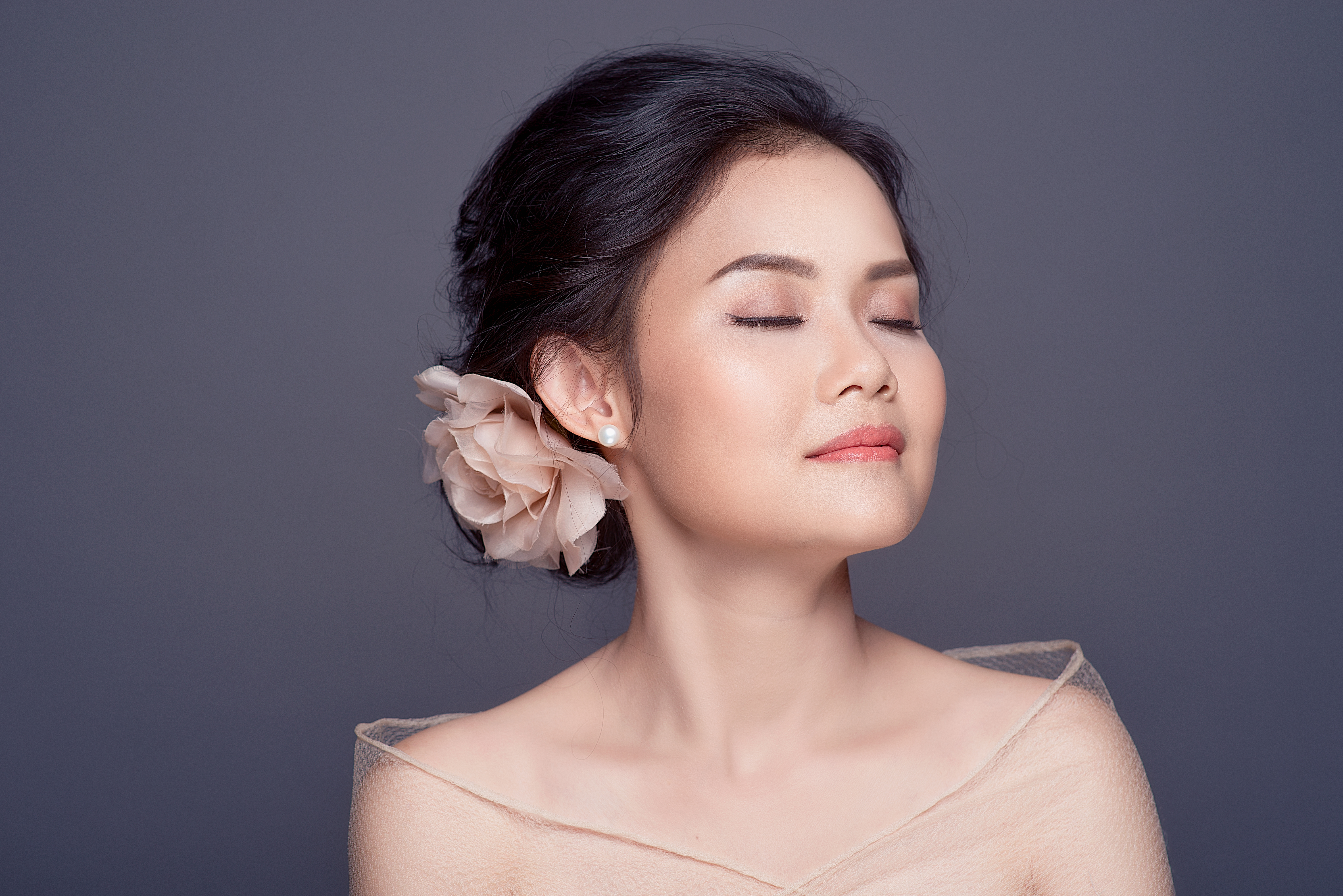 Bí Quyết Để Thức Dậy Với Làn Da Không Còn Bóng Nhờn