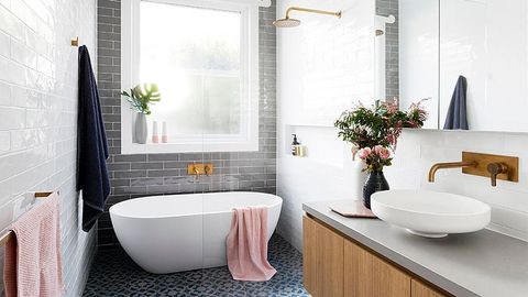 Xu hướng kết hợp với sắc xám trong phòng tắm