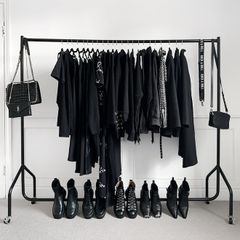 Cách giữ quần áo đen bền màu