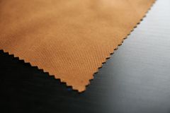 Tìm hiểu về vải Kaki và tính ứng dụng của vải Kaki trong đồng phục
