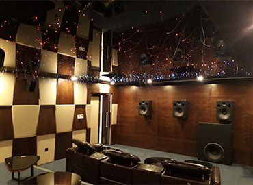 Thiết kế và lắp đặt nội thất phòng phim kết hợp KTV tại Căn biệt thự mẫu Bán Đảo Nam Flamingo