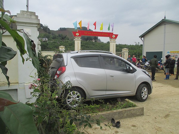 Cấm đi xe, đỗ xe trong sân trường sau vụ việc giáo viên tiểu học gây tai nạn