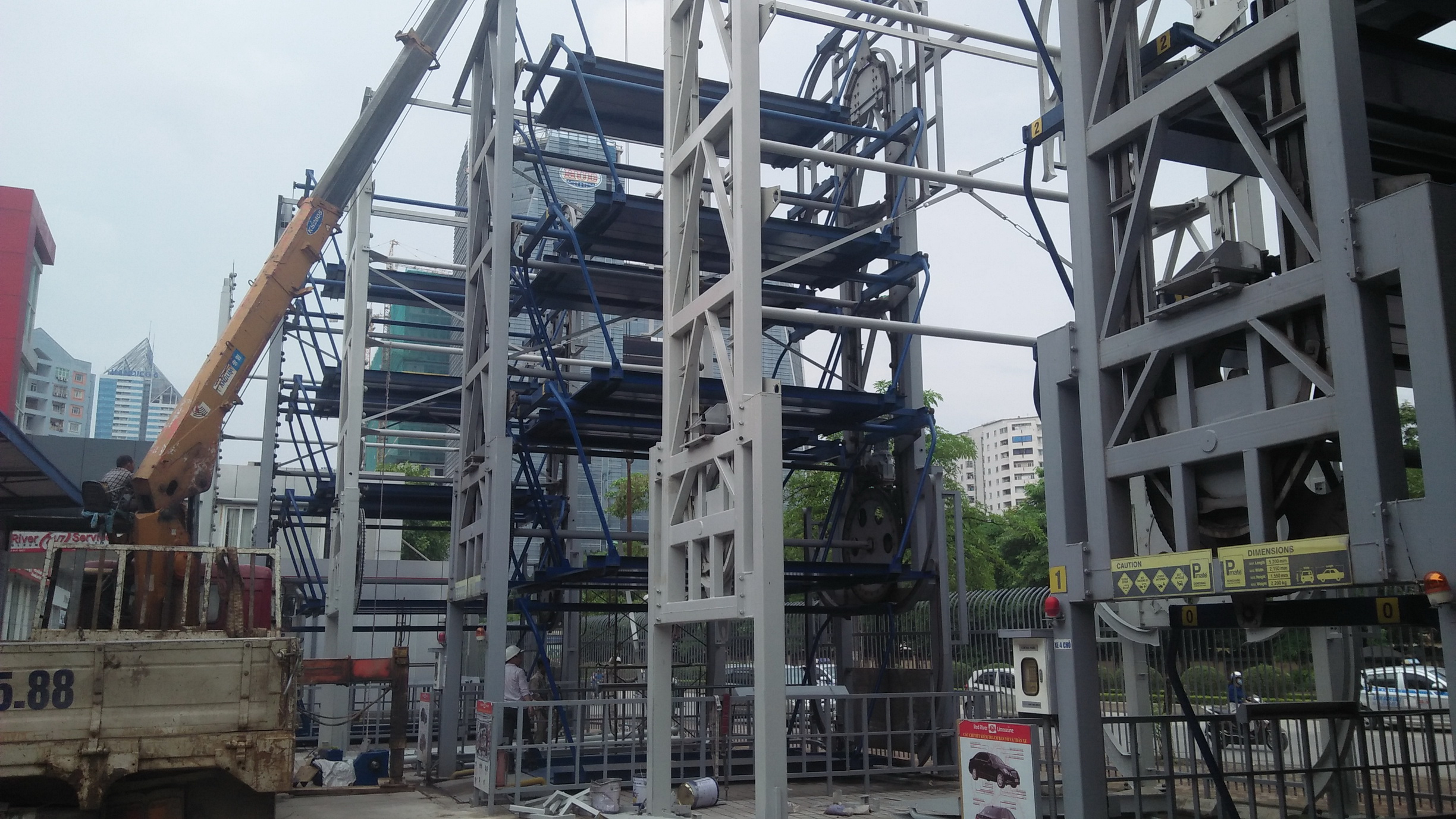 Quy hoạch hệ thống bến, bãi đỗ xe tại Hà Nội: Cũ thiếu khả thi, mới đang thẩm định