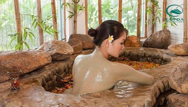 Bôi bùn khoáng tại Tản Đà Resort