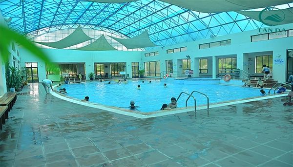 Bơi khoáng trong nhà tại Tản Đà Spa Resort