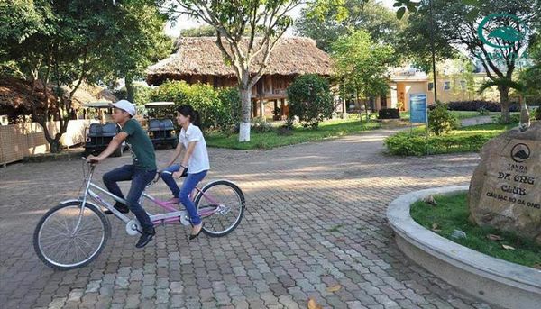 Đi xe đạp đôi ở Tản Đà Resort