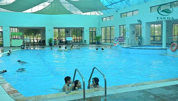 Dịch vụ bơi khoán ở khu du lịch Tản Đà Resort