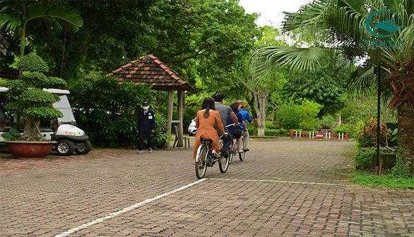 Đi xe đạp tại khu Tản Đà Spa Resort