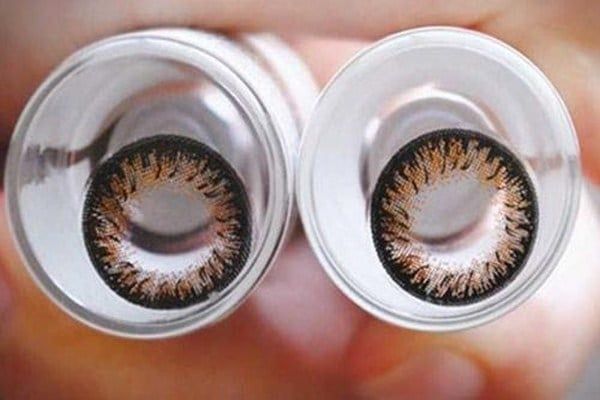 KÍNH ÁP TRÒNG BỊ RÁCH CÓ NÊN SỬ DỤNG
