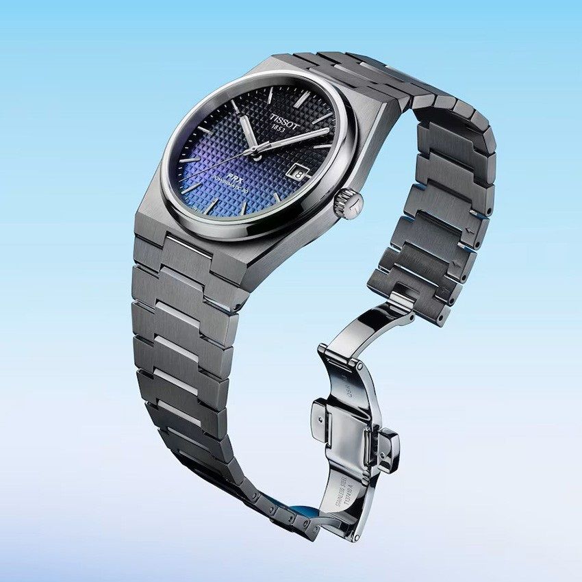 Đồng hồ 80 T137.407.11.051.01 hù hợp cả công việc lẫn các hoạt động ngoài trời