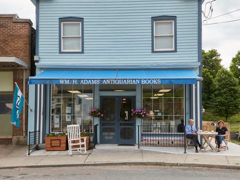 Ở thị trấn cứ 100 người có 1 tiệm sách