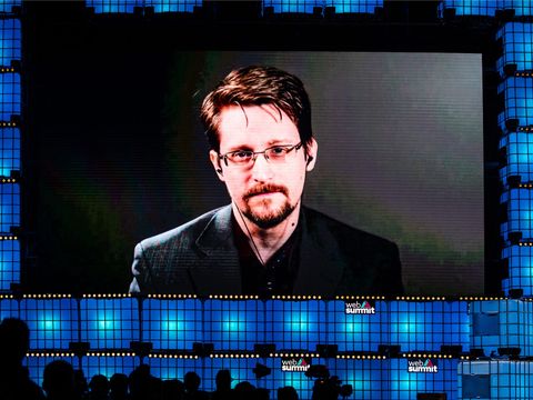 Edward Snowden cảnh báo COVID-19 có thể cho phép các chính phủ xâm lấn quyền thu thập dữ liệu rất lâu sau đại dịch.