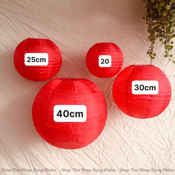 Đèn đỏ treo trang trí không gian tết truyền thống
