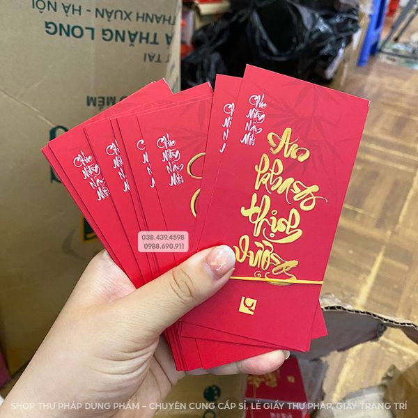 Thẻ giấy thư pháp in chữ 5.5x12cm trang trí tết kèm tua rua