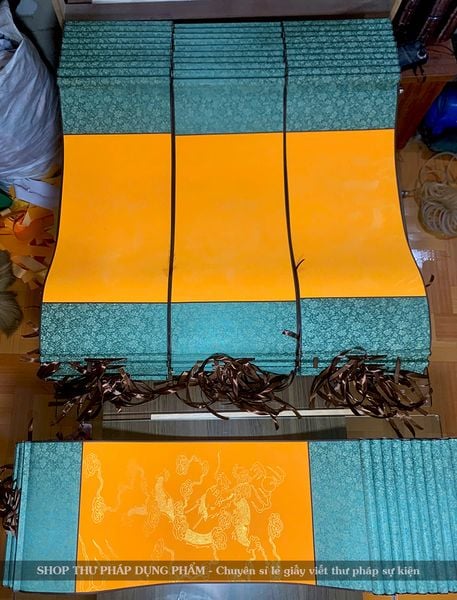 Biểu liễn lụa viết thư pháp