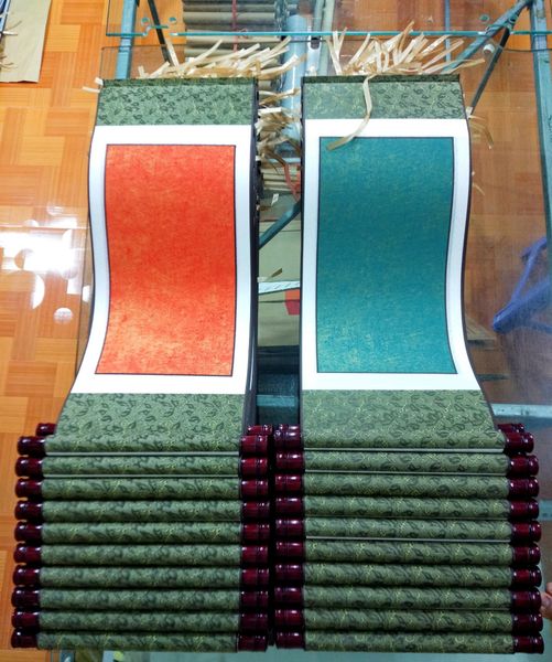 Biểu liễn lụa giấy xuyến chỉ nhuộm sáp