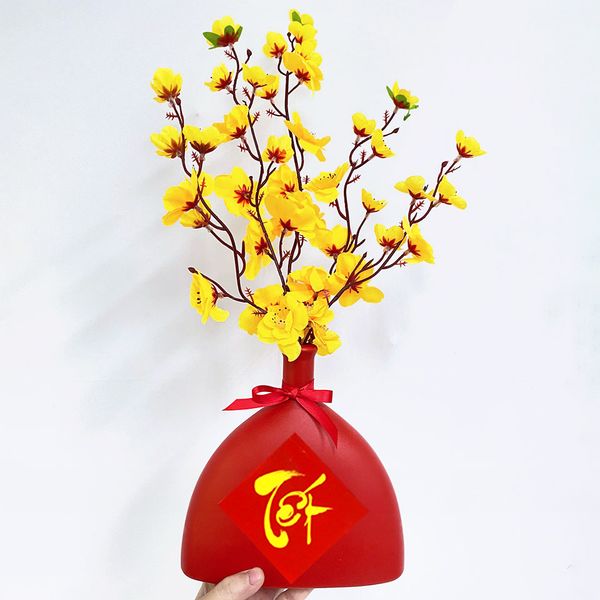 Bình hoa Tết mai đào thân tam giác cổ nhỏ trang trí Tết