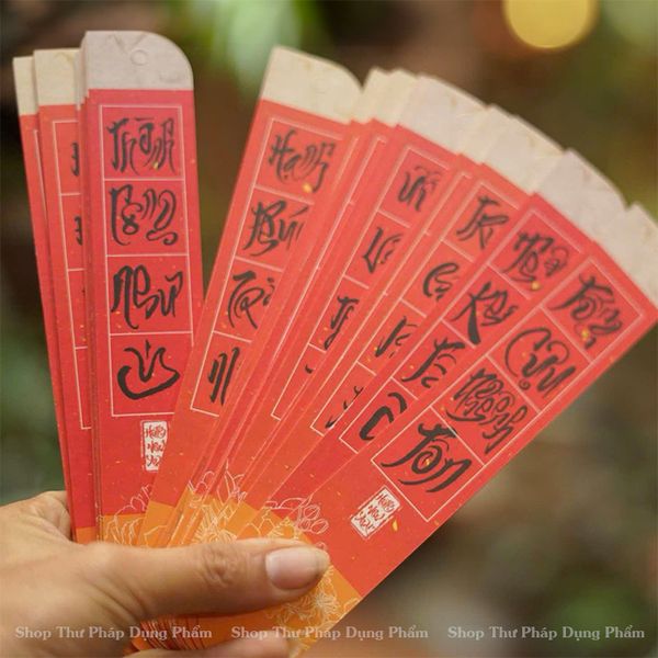 Thẻ giấy treo đào mai trang trí tết, Bộ 38 thẻ chữ thư pháp vuông thẻ Tết mẫu mới 2025