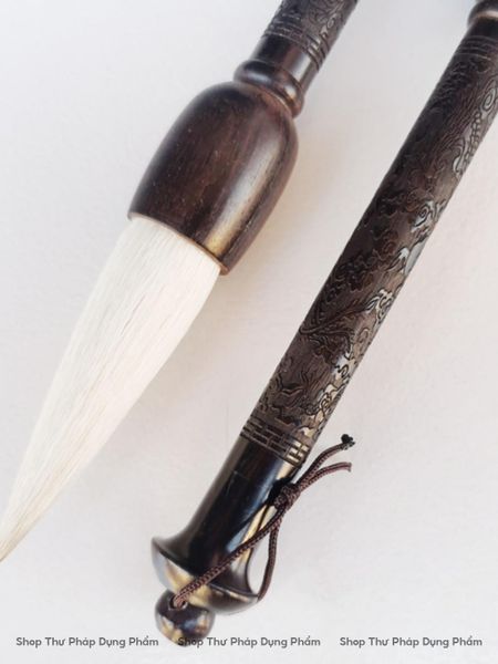 Bút lông thư pháp cán hắc đàn khắc hình rồng
