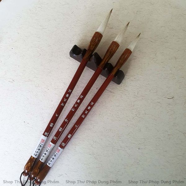 Bút lông thư pháp Yên Vân Hà Thị