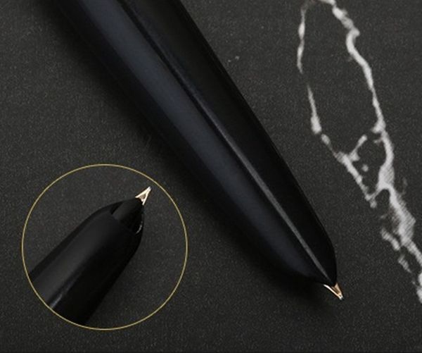 Đầu bút được thiết kế tinh xảo từ nguyên liệu vàng 14K