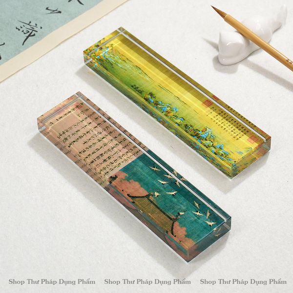 Chặn giấy thư pháp chất liệu thủy tinh 20x5cm in tranh sắc nét độ nặng thích hợp