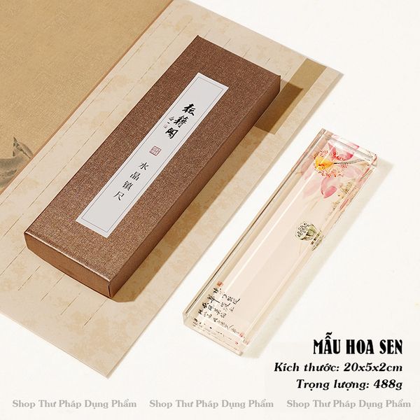 Chặn giấy thư pháp chất liệu thủy tinh 20x5cm in tranh sắc nét độ nặng thích hợp