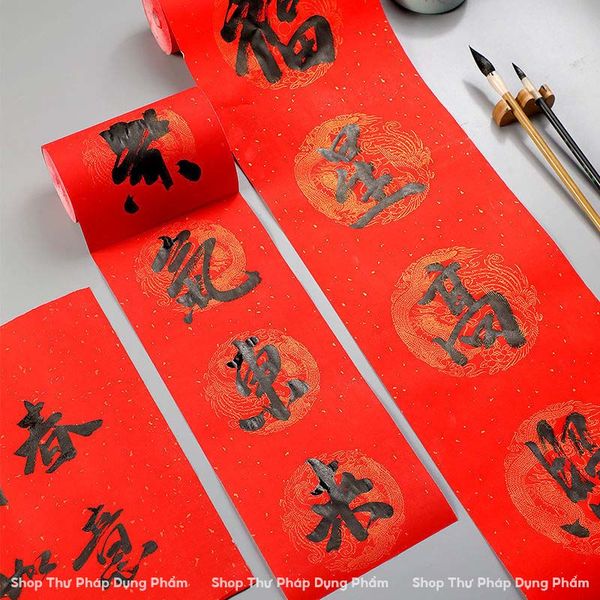 Cuộn giấy câu đối đỏ