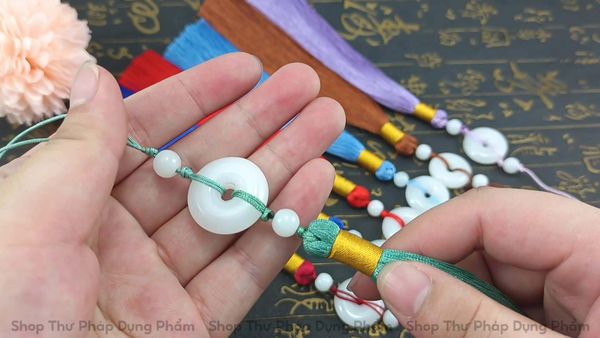 Dây treo tua rua ngọc bội bình an treo trang trí