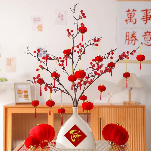 Đèn lồng đỏ bọc nhung treo trang trí Tết cành mai đào cây cảnh