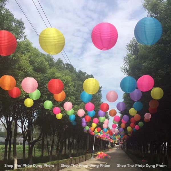 Đèn lồng đỏ chất liệu bằng vải treo trang trí ngoài trời, trong nhà