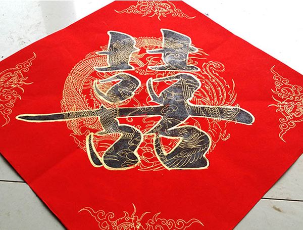 Giấy xuyến đỏ viết câu đối hình rồng phượng