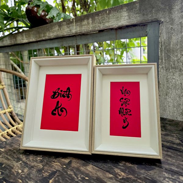 Khung tranh ảnh chữ thư pháp để bàn có chân chống nhiều kích cỡ