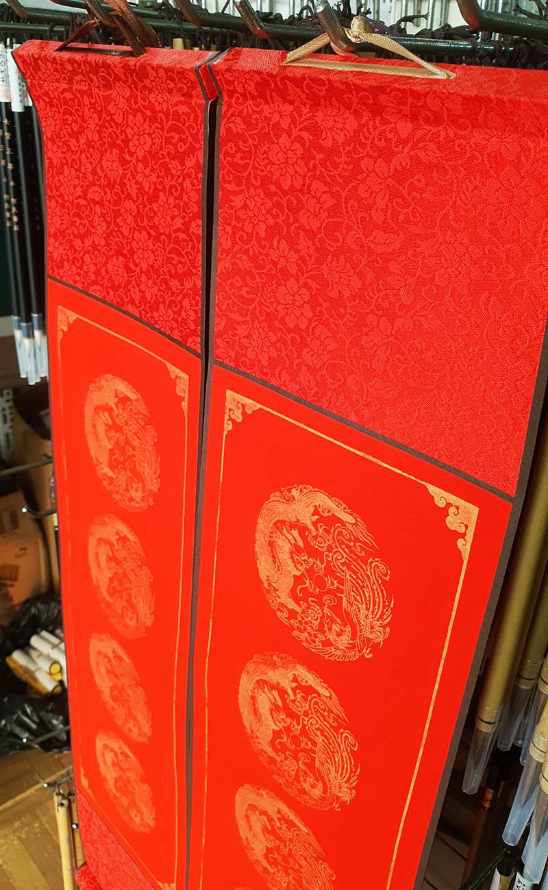 Biểu liễn lụa viết thư pháp mini câu đối 4 chữ 17x70cm