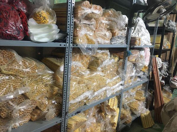 Nẹp treo tranh ống sáo nhựa treo lịch treo tranh giấy thư pháp