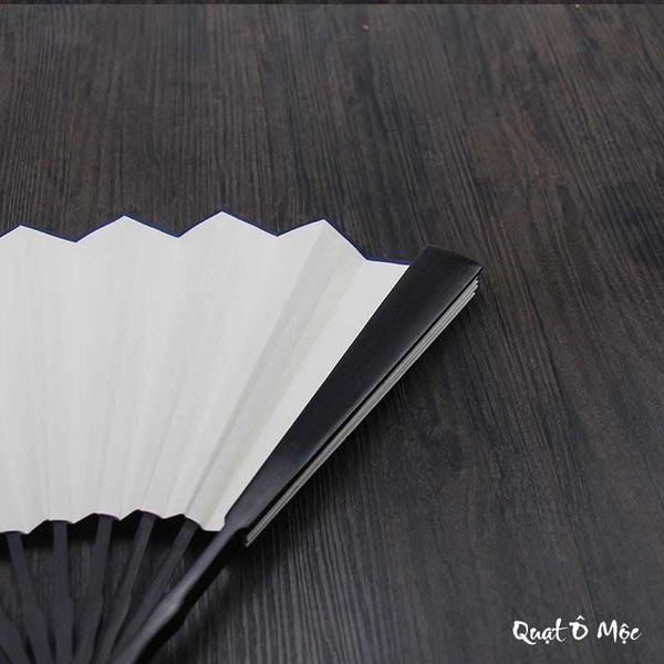Quạt lan cán gỗ cao cấp giấy xuyến chỉ